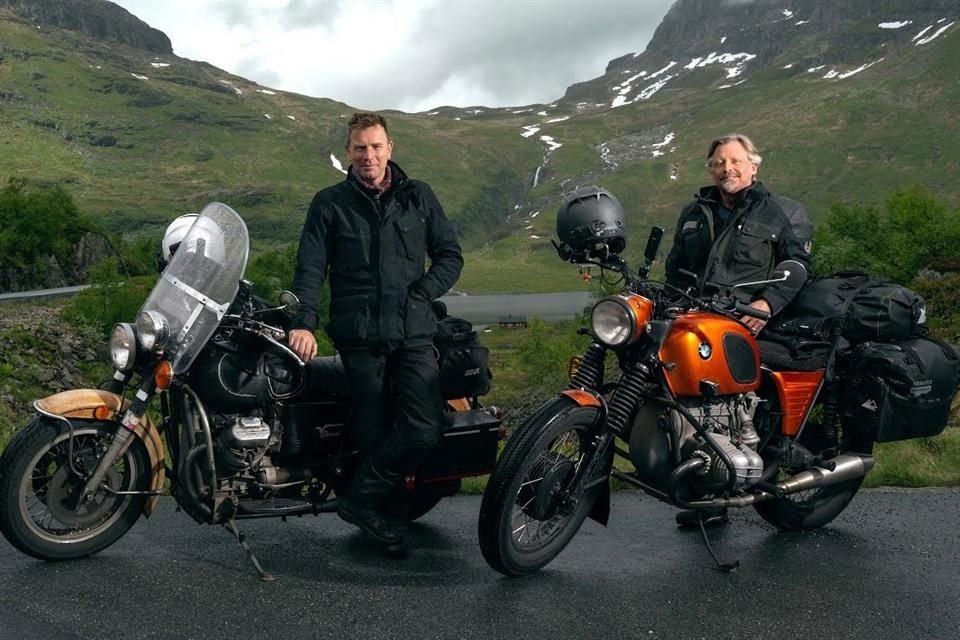 Ewan McGregor y Charly Boorman celebran 20 años de viajes en moto con un nuevo programa especial que llega a la plataforma Apple TV+.