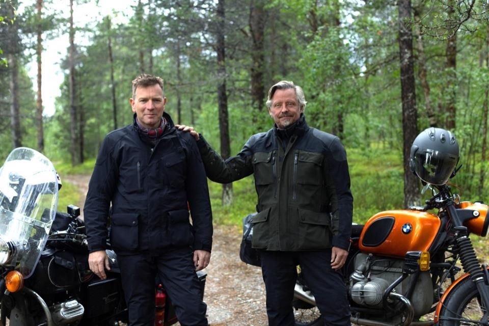 Las imágenes fueron captadas con cámaras montadas, drones y una tercera motocicleta desde la que filmaban Claudio von Planta y su asistente Max Cruz.