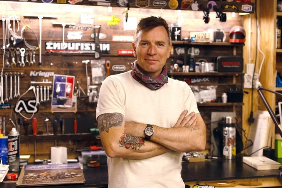 A lo largo de diez episodios, la serie alterna paisajes escandinavos, ciudades históricas y caminos rurales con visitas a programas de UNICEF en Dinamarca y Polonia.