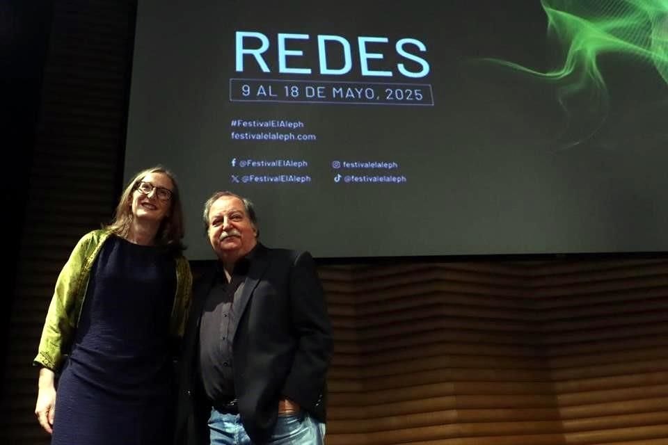 Sanders estuvo acompañada por el escritor José Gordon durante el arranque del festival que tendrá actividades hasta el 18 de  mayo.