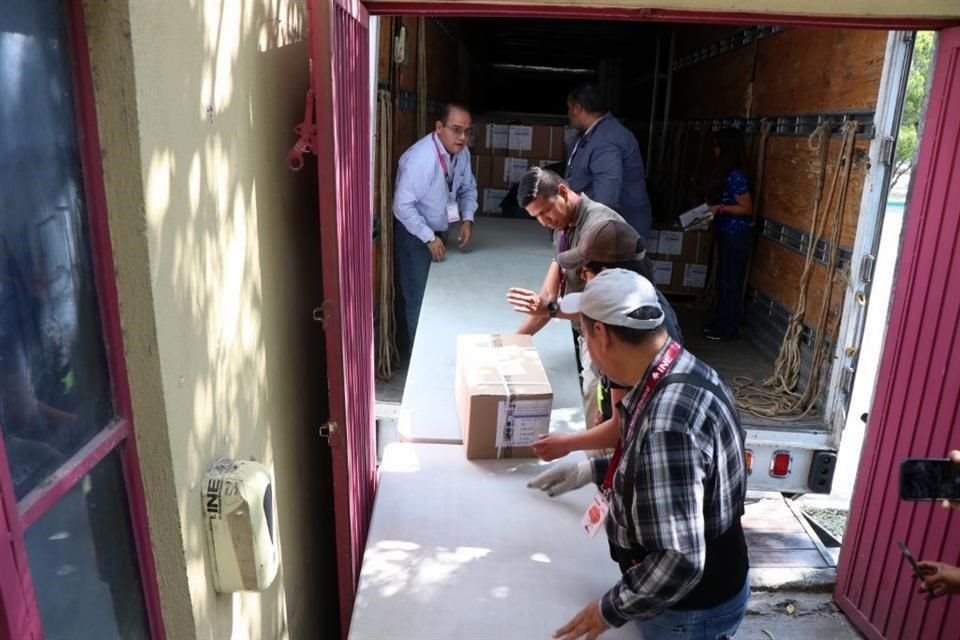 Los 14 Distritos de la entidad comenzaron a recibir los paquetes electorales poco después de las 8:00 horas.