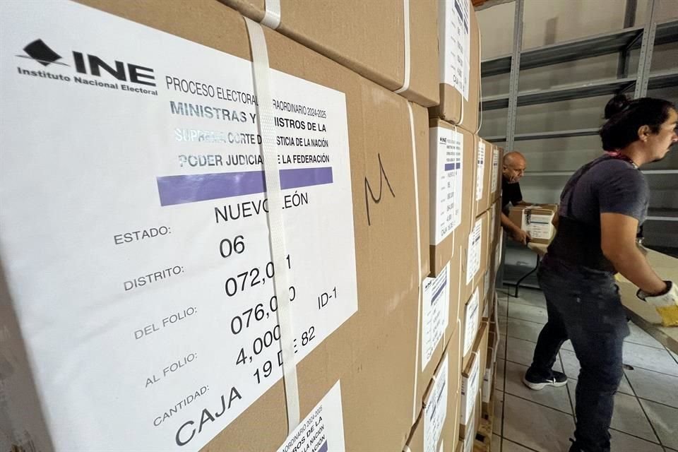 Los 14 Distritos de la entidad comenzaron a recibir los paquetes electorales poco después de las 8:00 horas.