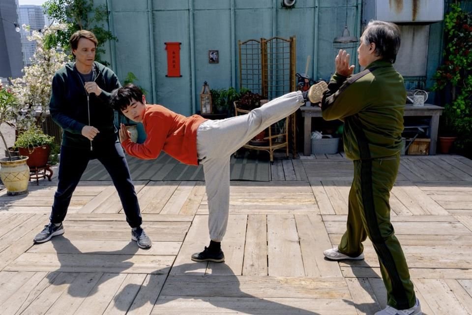 En su nueva película, 'Karate Kid: Leyendas', Chan retoma su papel del Sr. Han 15 años después, esta vez junto a Ralph Macchio, quien regresa a la franquicia cinematográfica.