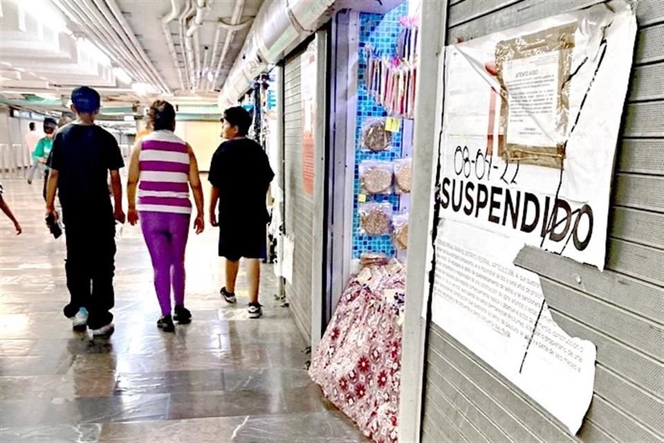 Algunos negocios suspendidos. En seis líneas del Sistema Transporte Colectivo es donde más locales existen.