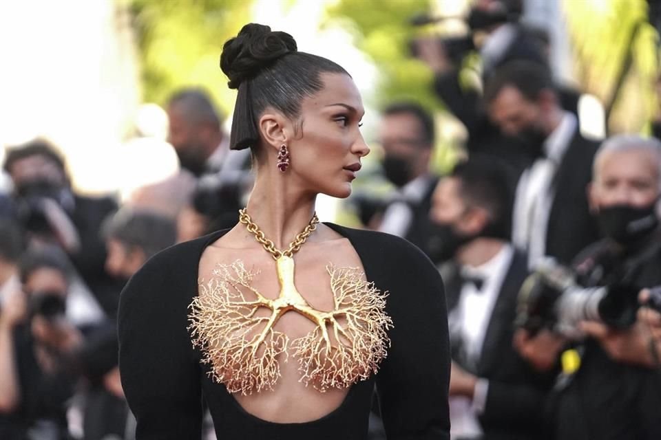 Aunque ya era una regla que muchos rompían, este año Cannes sí prohibirá la desnudez, looks muy reveladores y voluminosos en sus alfombras.