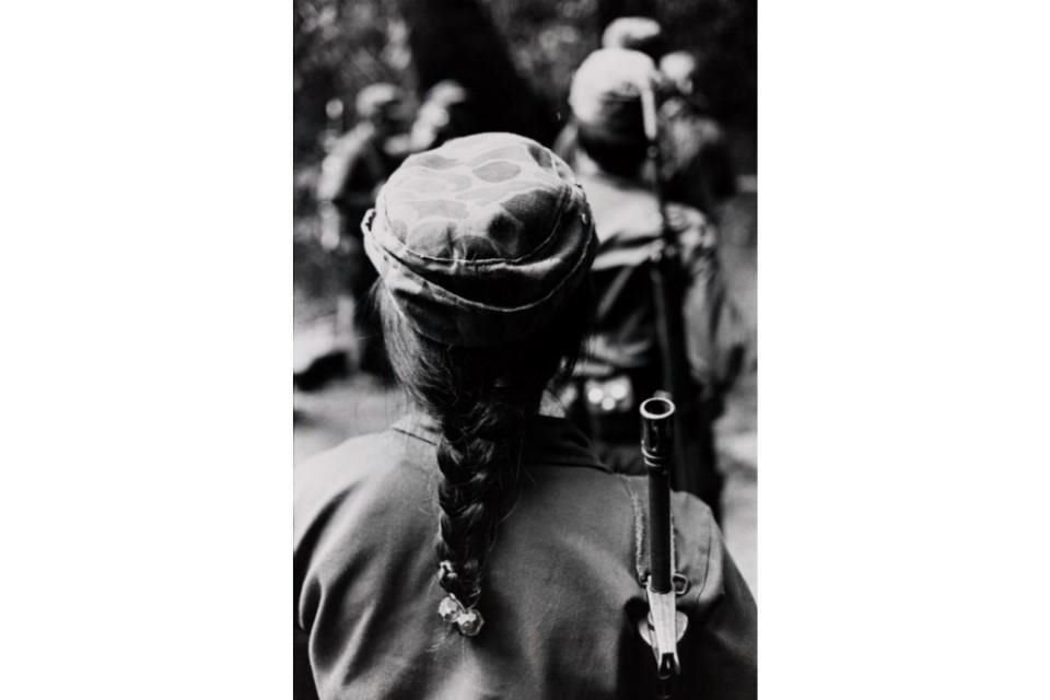 La lente de Valtierra captura en esta imagen a una 'Guerrillera Mamé (1982)', de un pueblo maya en Guatemala. 