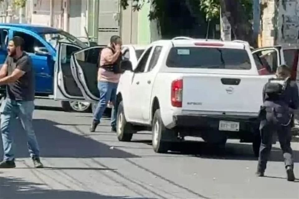 La balacera en la Avenida Vía Muerta, la cual conecta diversos fraccionamientos en Boca del Río, Veracruz, provocó miedo entre vecinos durante este lunes.
