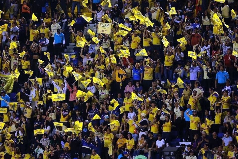 La afición americanista respondió en la grada.
