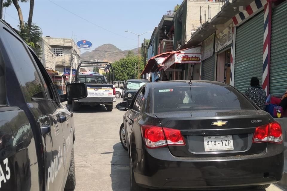 Antes de que su cadáver fuera retirado por personal de la Fiscalía estatal, la joven fue identificada por sus familiares.