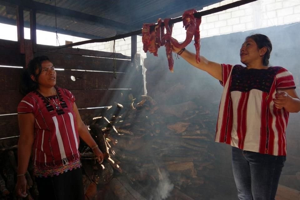 La creación de Gómez Pliego y su equipo podría mitigar la desnutrición y resolver la falta de refrigeradores en comunidades como Oxchuc, Chiapas, donde conservan los alimentos ahumándolos.