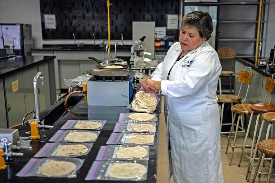 La doctora Raquel Gómez Pliego espera encontrar a socio interesado en producir las tortillas.