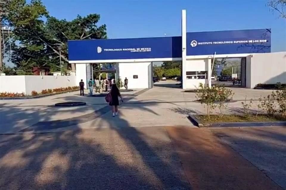 Después de que las autoridades aceptaran todos los puntos del pliego petitorio entregado por alumnos, reiniciaron las clases en el Tecnológico de los Ríos en Balancán, Tabasco.