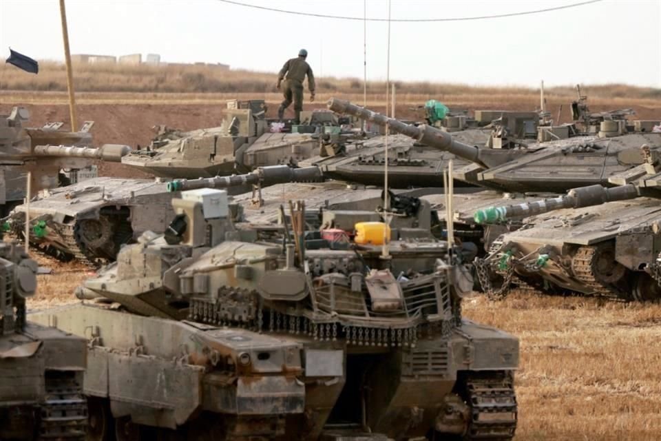 Las tropas israelíes se despliegan junto a la frontera de Israel con la Franja de Gaza el 13 de mayo de 2025, en medio de la guerra en curso entre Israel y el movimiento militante palestino Hamas.