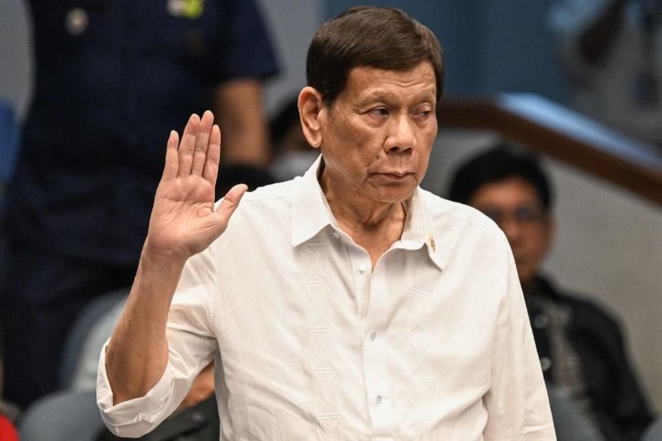 El ex Presidente Rodrigo Duterte durante una audiencia del senado en Manila, el 28 de octubre del 2024.