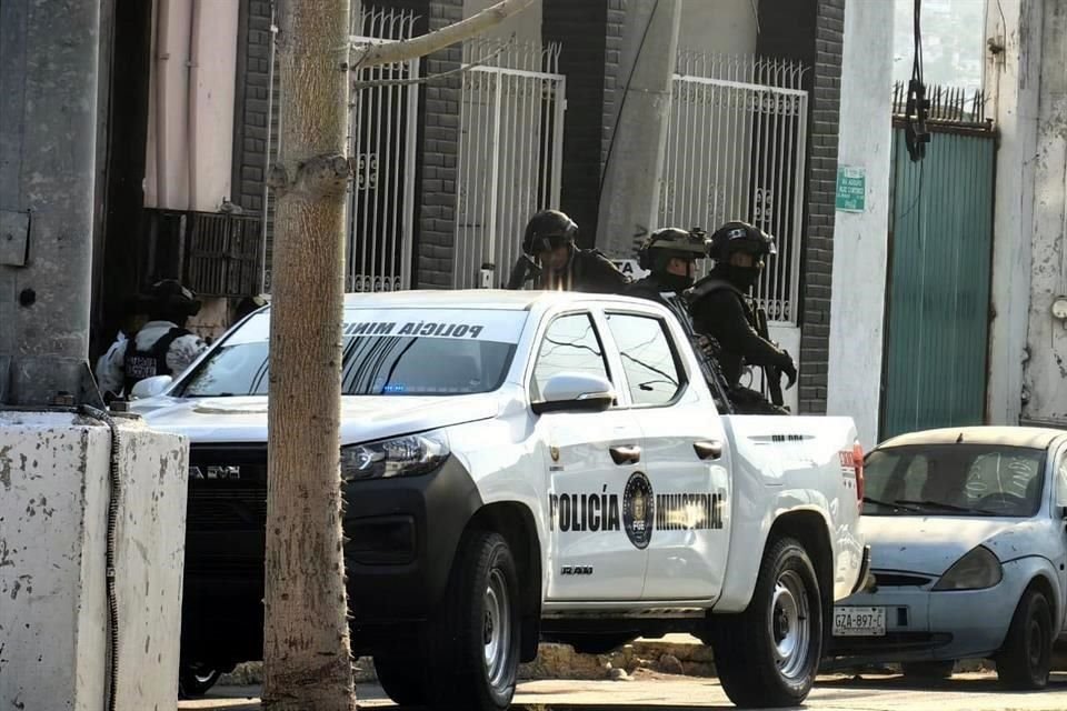 Tras el ataque, elementos de las Policías Municipal, Estatal y Ministerial, así como la Guardia Nacional realizaron un operativo por esta zona.