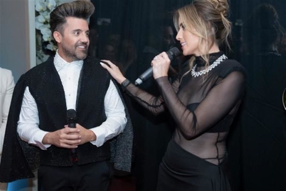 El estilista dió unas palabras de agradecimiento a sus invitados.