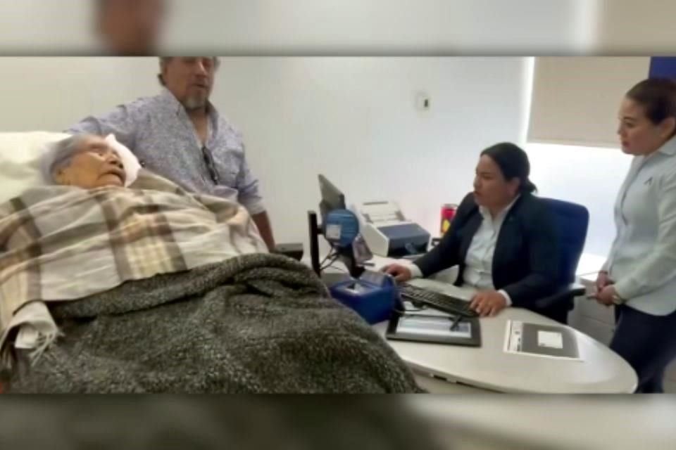 Familiares de la señora Fidelia Vásquez Nuño informaron que la pensión del ISSSTE de la mujer fue suspendida hace seis meses por fallas en el registro biométrico.