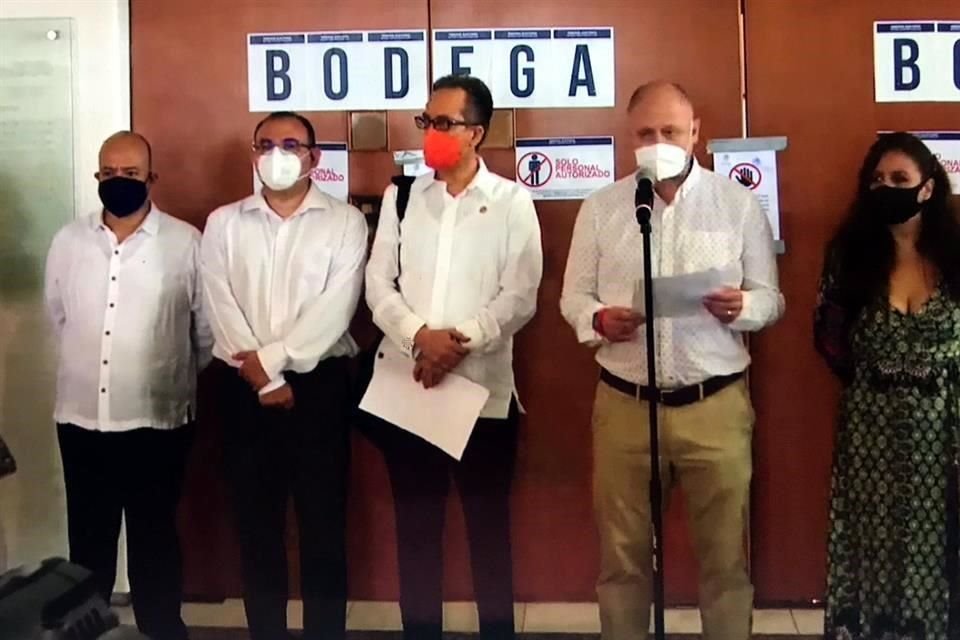 Los magistrados electorales en el arranque del recuento, al que asisten representantes partidistas.