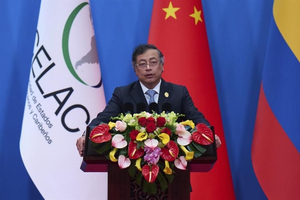 El Presidente de Colombia, Gustavo Petro, pronuncia discurso durante ceremonia de apertura en Beijing.