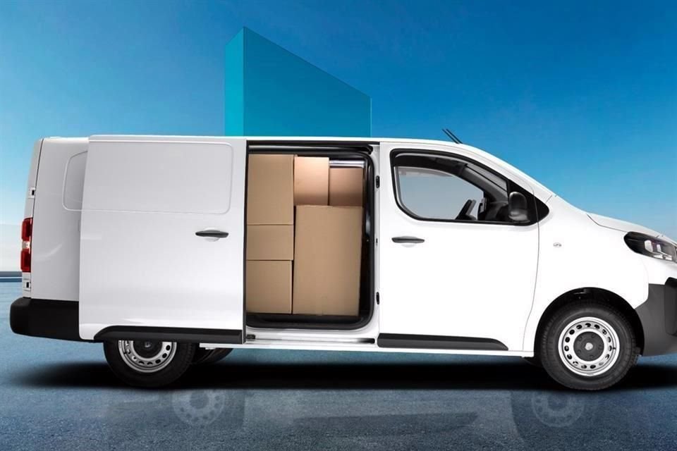 The cargo area is 2.8 meters long, 1.6 meters wide, and almost 1.4 meters high.