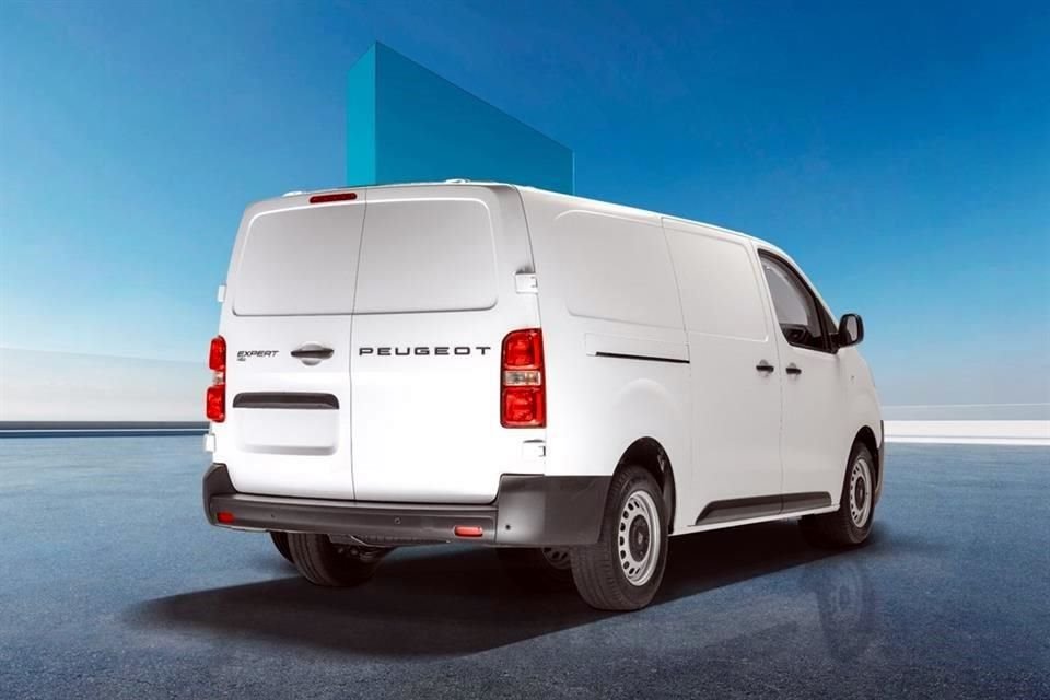 It has 50/50 rear doors with 180-degree opening.