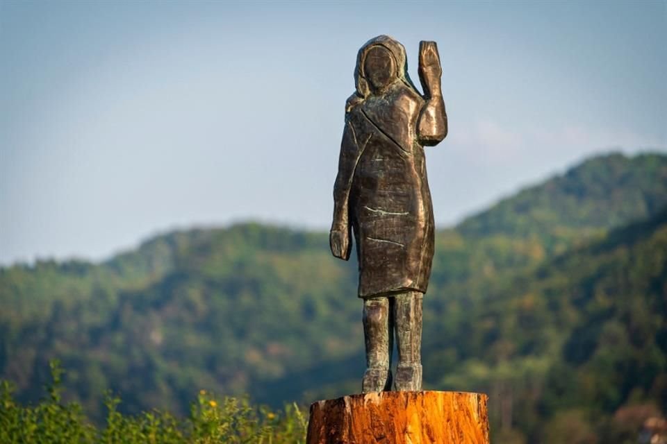 Una estatua de bronce de Melania Trump que se ubicaba en Sevnica, en Eslovenia, país natal de la primera dama de EU, fue robada.