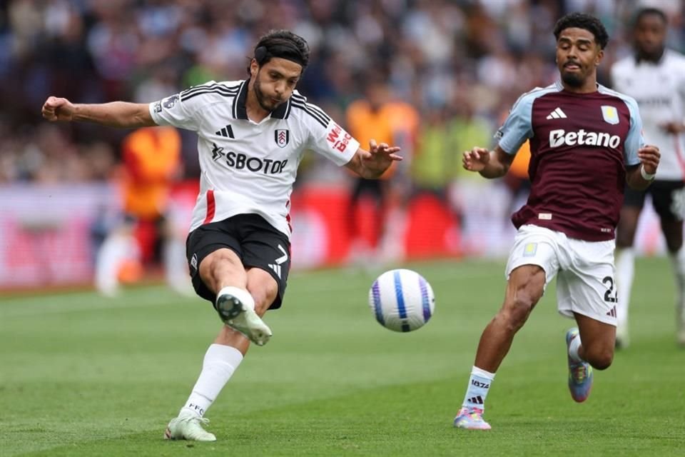 El delantero mexicano Raúl Jiménez jugará al menos un año más en Europa, tras llegar a una extensión de contrato con el Fulham hasta 2026.