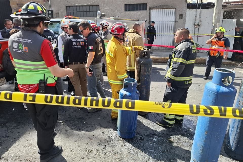 Bomberos, paramédicos y personal de Protección Civil se desplegaron a la zona de los hechos.