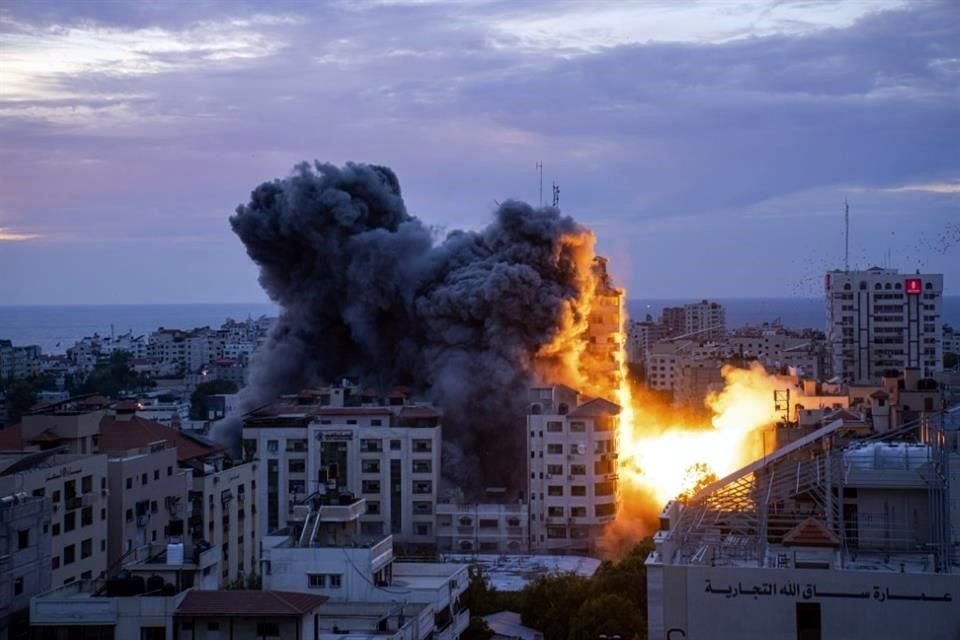 Bombardeos israelíes en Gaza dejaron al menos 120 muertos, en medio de bloqueo del territorio calificado como 'herramienta de exterminio'.
