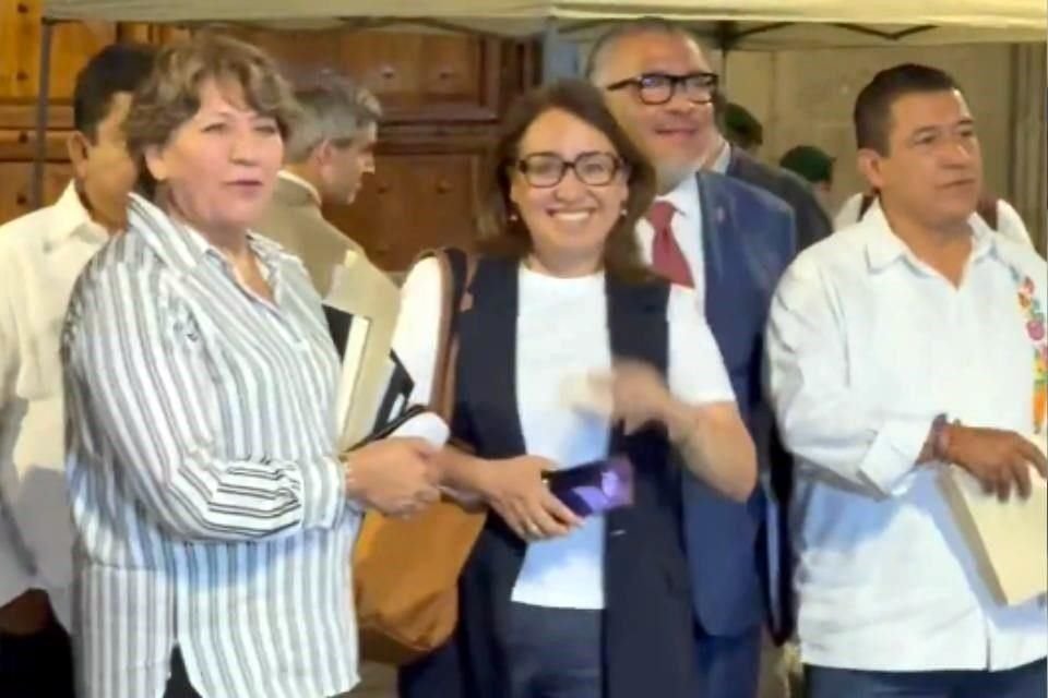 La Gobernadora del Estado de México y alcaldes acudieron a Palacio Nacional para revisar el plan que busca resolver los problemas de agua, drenaje, vivienda y movilidad.