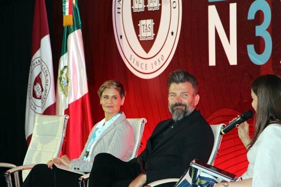 Marcela Gastélum (izq. a der.), de Énestas, Emilio Cadena, de Prodesna, y Claudia Núñez,  de US México Foundation en el Foro N3XT del Club Harvard México.