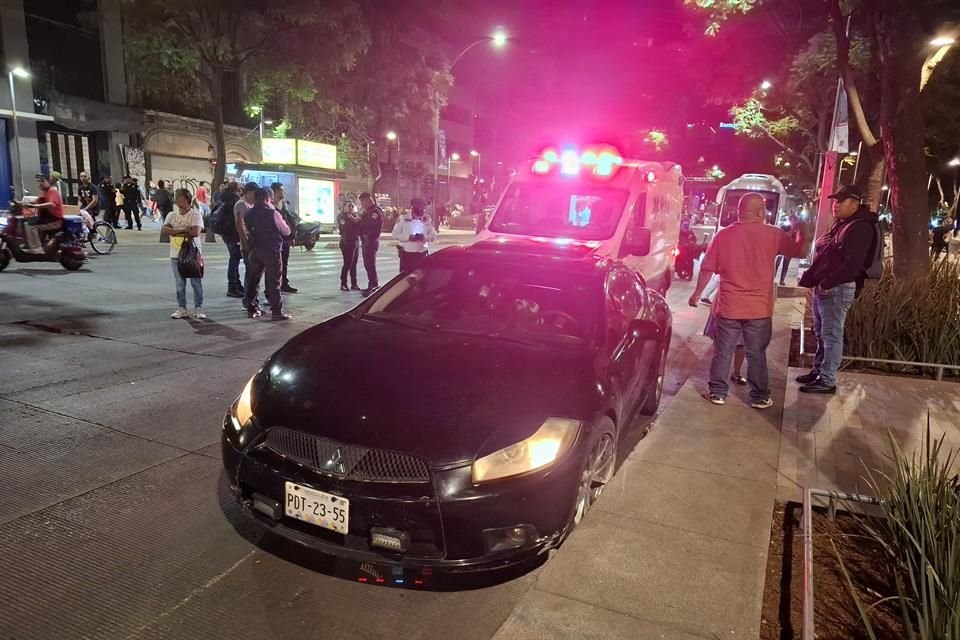 Una mujer, de 38 años, y una niña de 8, resultaron lesionadas luego de que un auto las impactara.