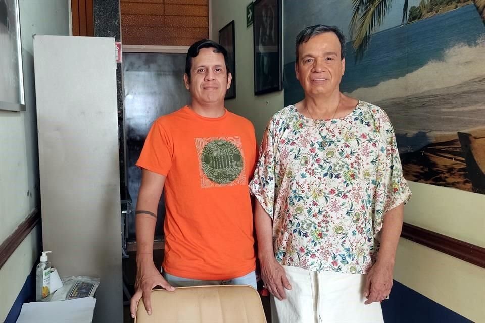 Rubén Maza (izq.) y Abel Quiroga organizan el foro sobre vih.