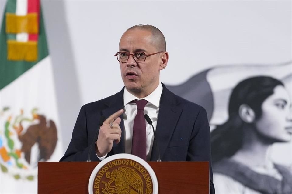 Senadores de  Morena se reunieron con José Merino, director de la Agencia de Transformación Digital. Según fuentes, el tema de ese órgano colegiado ameritó una amplia discusión.