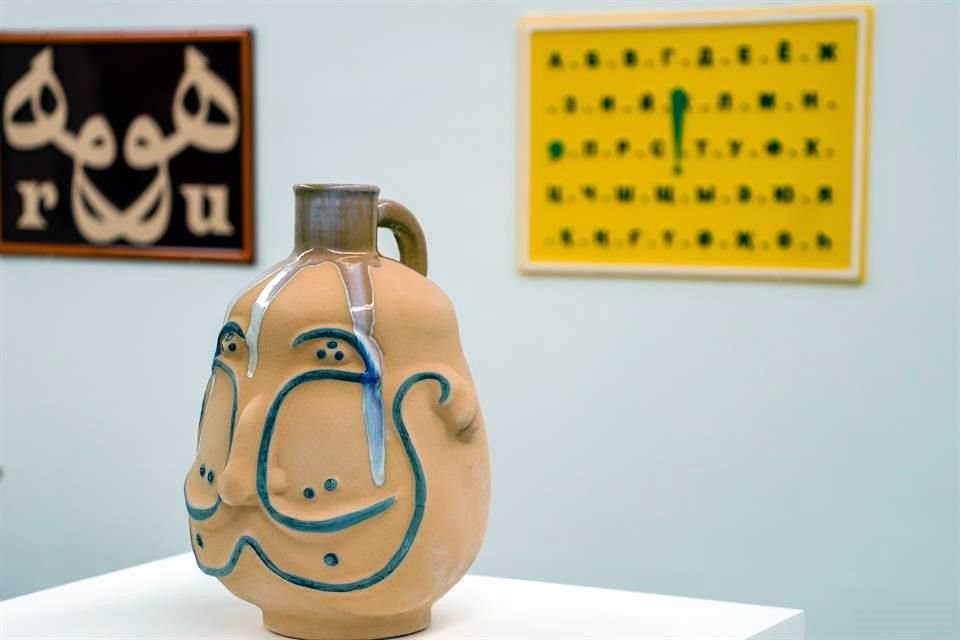 Slavs and Tatars explora los 'imaginativos' vínculos entre las lenguas maya y turco en la muestra 'Mayatepek'.