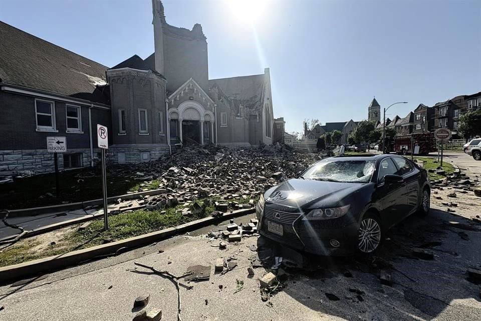 Más de 20 personas murieron por tornados que arrasaron los estados de Misuri y Kentucky, en el centro-sur de Estados Unidos.