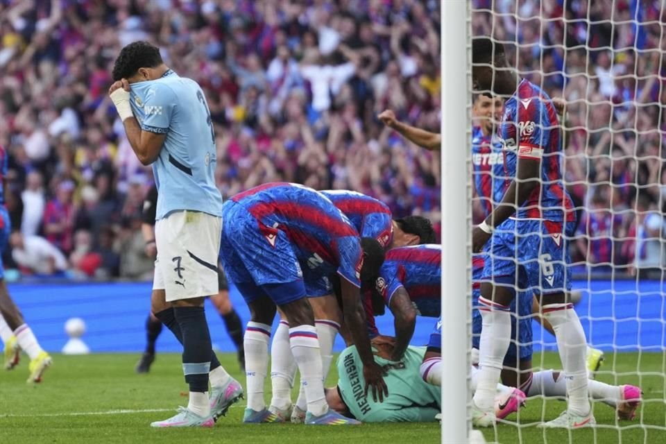 Omar Marmoush falló un penal.