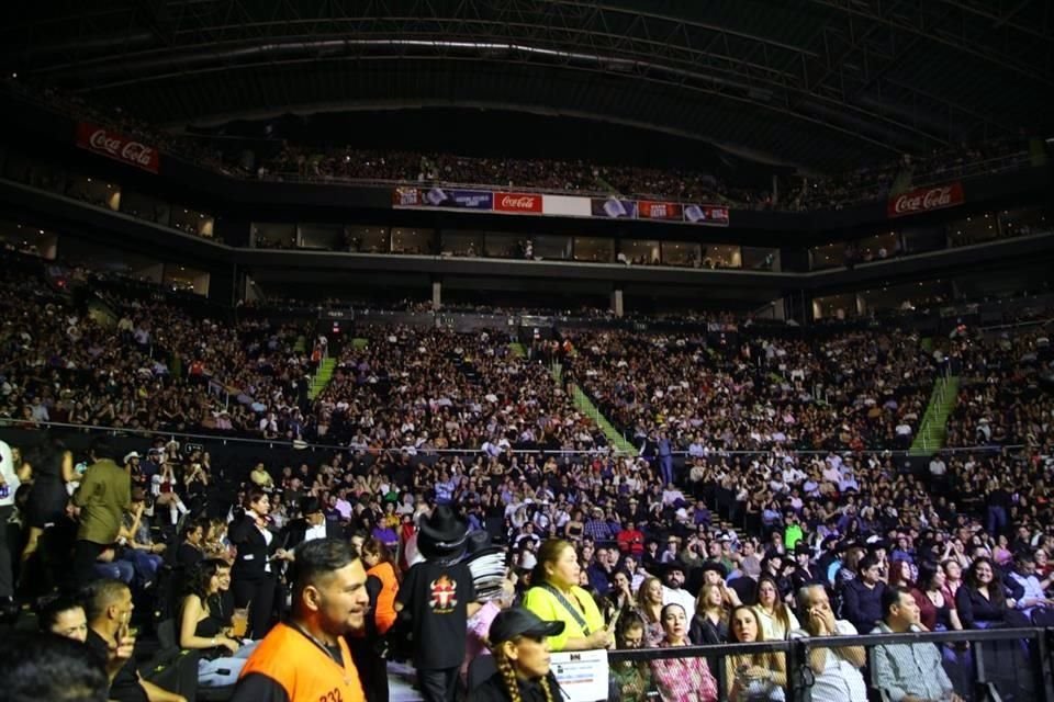 El público abarrotó el recinto y disfrutó a lo grande cada tema.