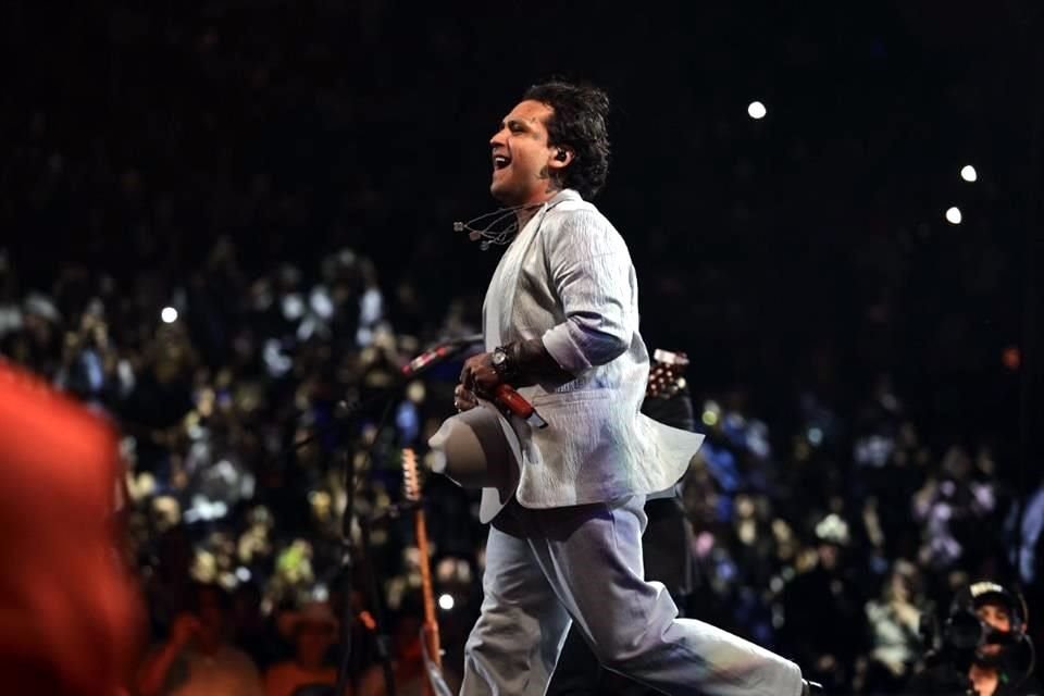 Coqueto, muy bailador y proclamando constante el amor que siente por los regios, Nodal supo ganarse a la audiencia desde que presentó su primera carta: 'Adiós Amor'.