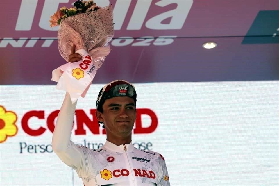 En la etapa de este domingo, el mexicano fue segundo pero logró ponerse la maglia rosa.