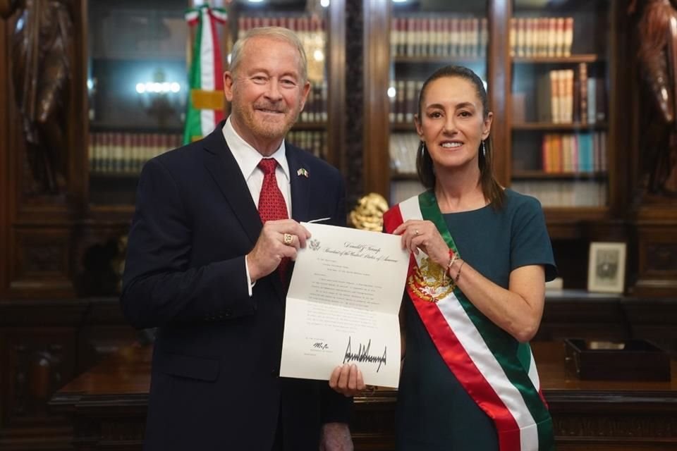 Es categóricamente falso sugerir que Estados Unidos ofreció a México un alivio arancelario , señaló la Oficina de Asuntos del Hemisferio Occidental del Departamento de Estado.