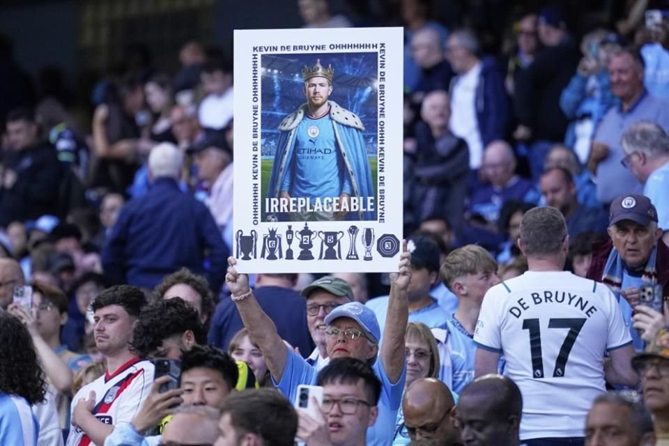 Kevin De Bruyne tuvo una emotiva despedida en su último juego en casa con el Manchester City, con un triunfo 3-1 sobre el Bournemouth.