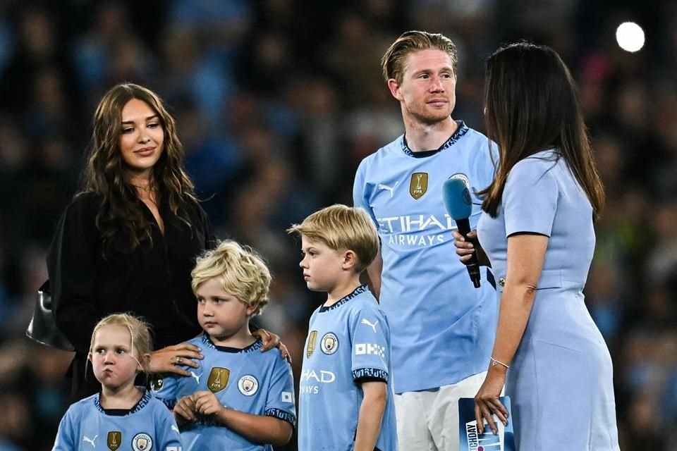 Kevin De Bruyne tuvo una emotiva despedida en su último juego en casa con el Manchester City, con un triunfo 3-1 sobre el Bournemouth.