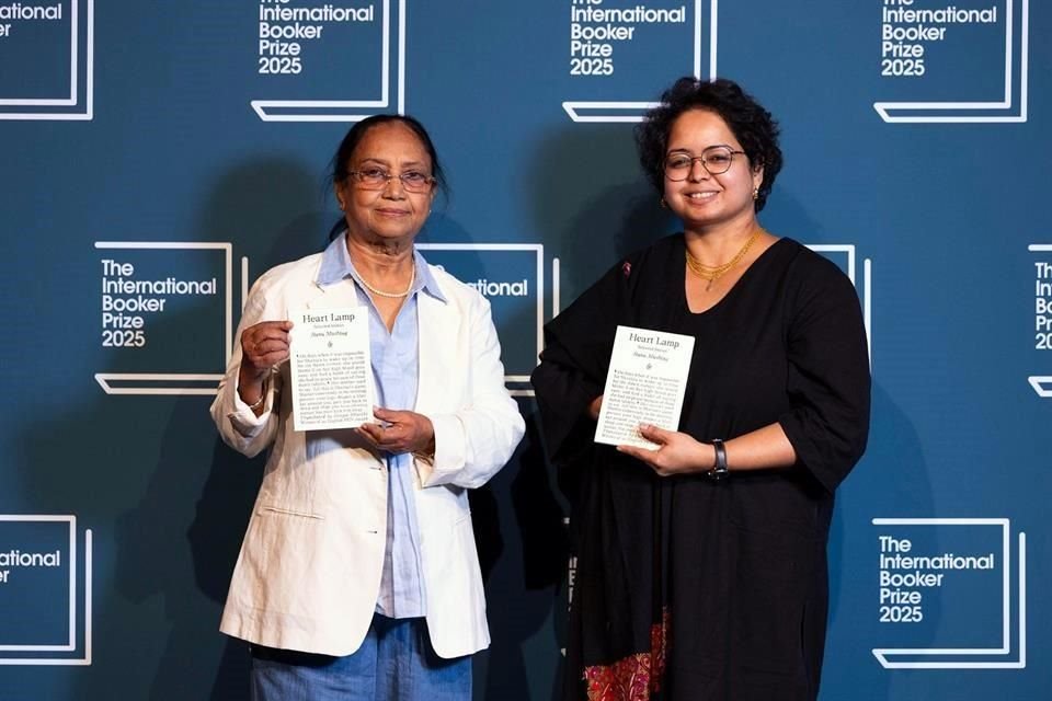 La escritora Banu Mushtaq, ganadora del Premio Booker Internacional 20025, junto a su traductora Deepa Bhasthi.