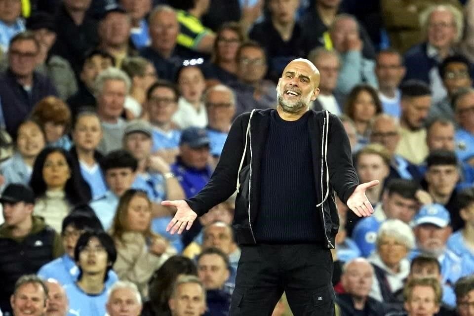 Pep Guardiola es consciente y acepta que es difícil dejar a jugadores en la grada.
