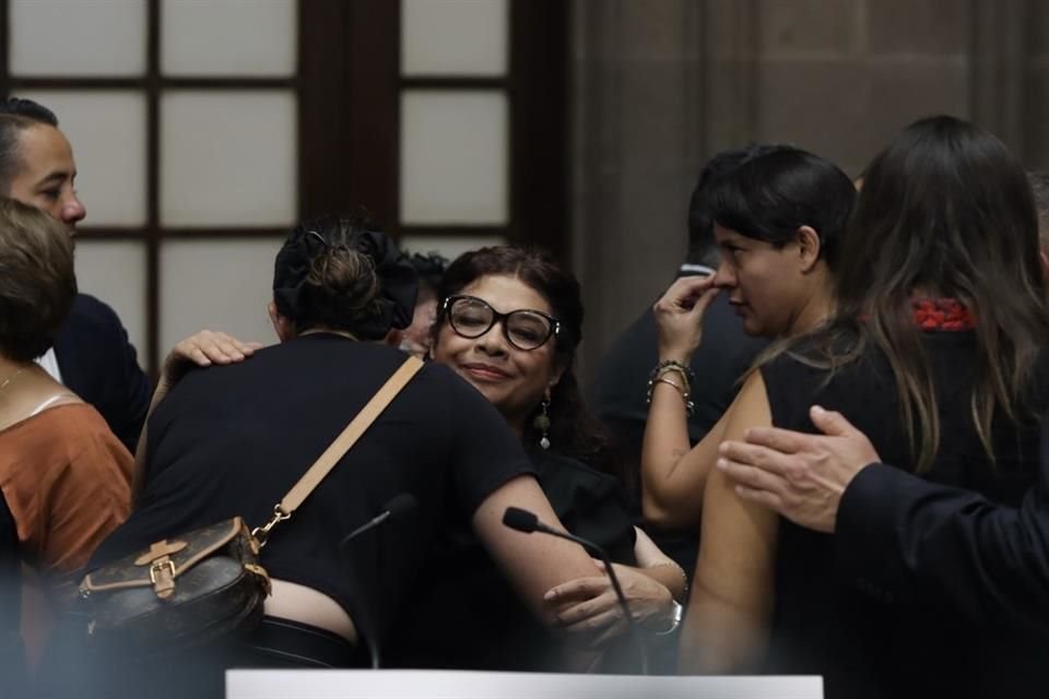 Brugada recibió condolencias tanto a su llegada al Salón Zarco como al concluir su mensaje.