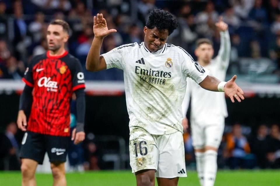 El delantero está lesionado.