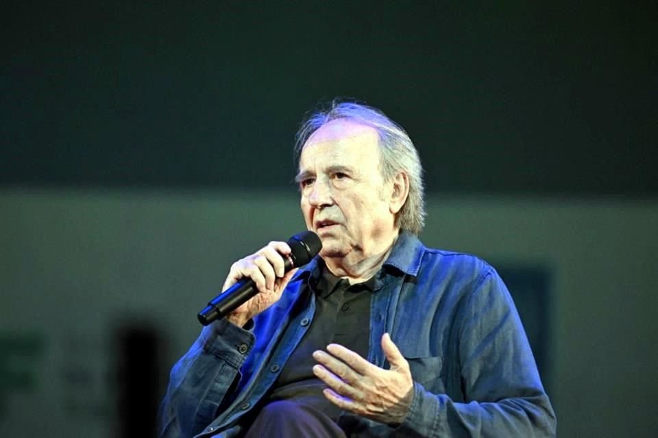El cantautor español Joan Manuel Serrat lamentó las políticas y el trato hacia las personas que se ven obligadas a migrar.