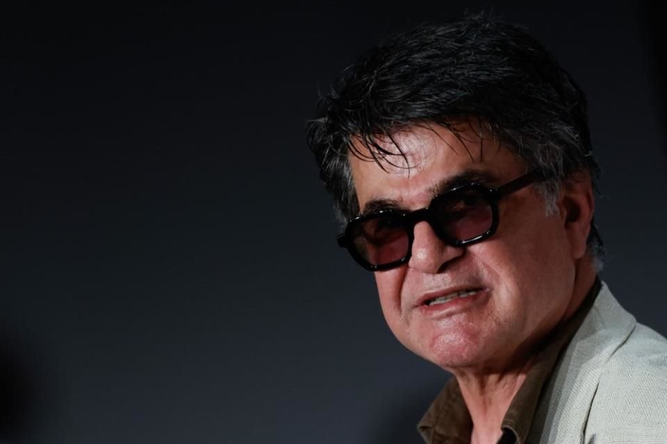 El cineasta Jafar Panahi presentó en Cannes su filme sobre prisioneros políticos en Irán y afirmó que la cárcel solo inspira creatividad.
