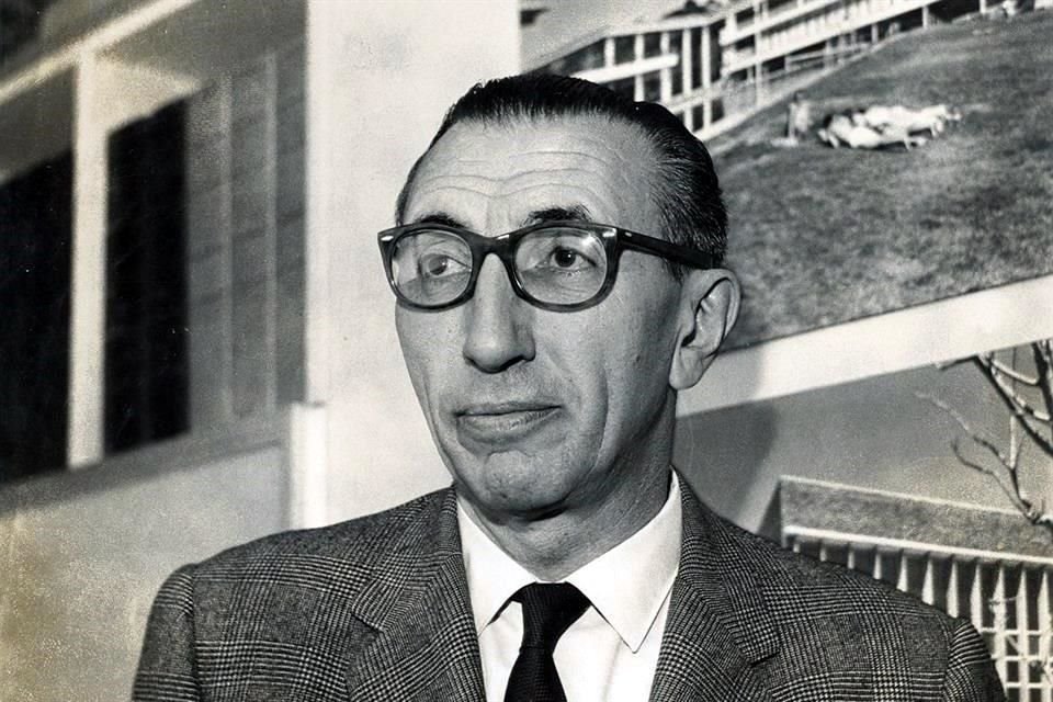 Vladimir Kaspé, de origen ruso, abrazó la nacionalidad mexicana; es autor de obras como el Centro Deportivo Israelita o el Liceo Franco Mexicano, ambos con más de 70 años de historia.